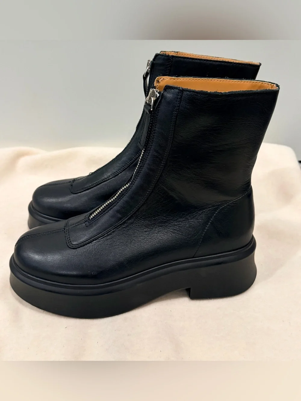 Steve Madden Jones Black Leather Front Zip Platform Ankle Boots Size 8.5 NWOB
